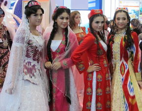 百种民族服饰打造 新疆女性靓丽工程